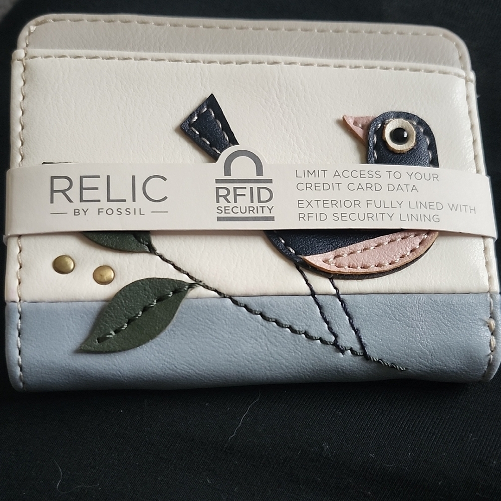 Relic Small Bifold Card Wallet in Light Blue and Cream